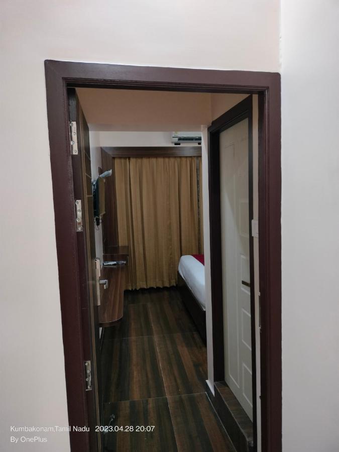 Sivamurugan Hotels Кумбаконам Экстерьер фото