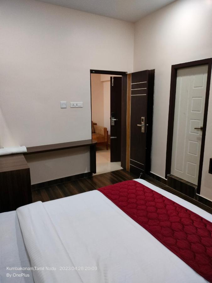 Sivamurugan Hotels Кумбаконам Экстерьер фото