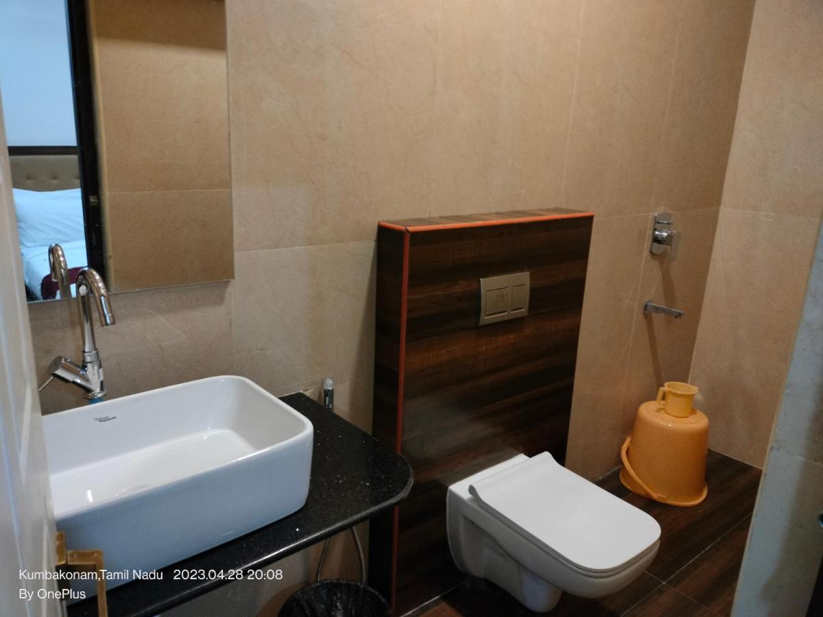 Sivamurugan Hotels Кумбаконам Экстерьер фото