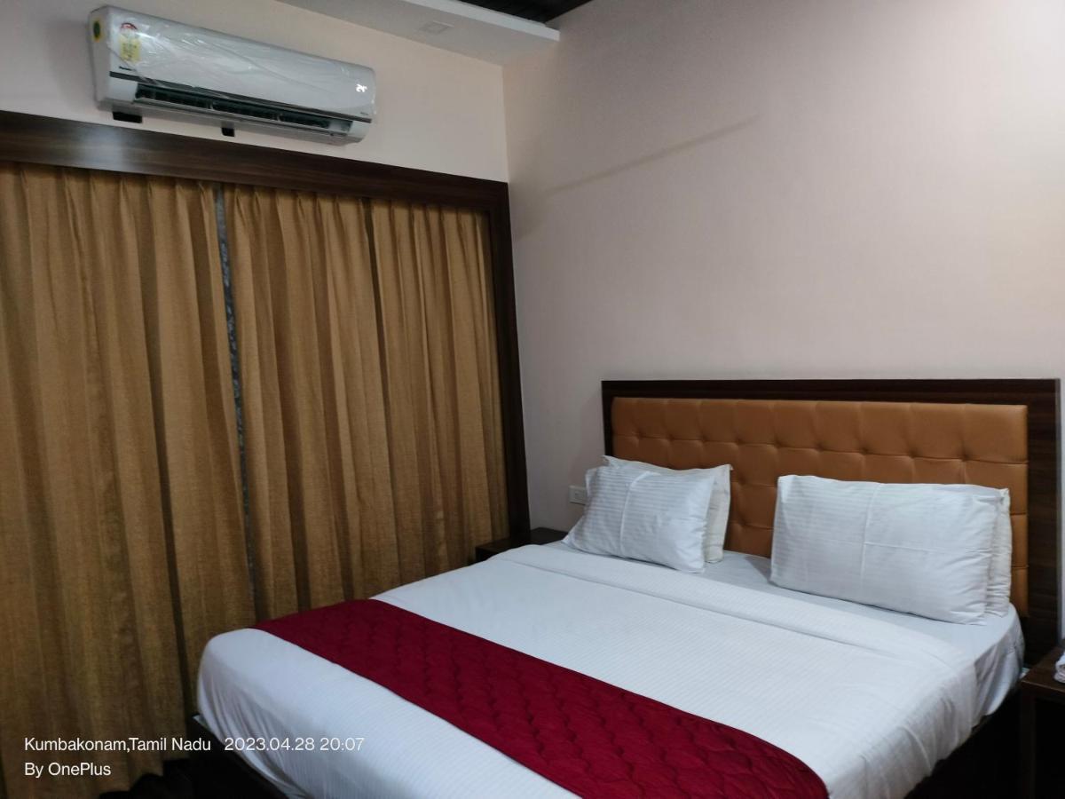 Sivamurugan Hotels Кумбаконам Экстерьер фото