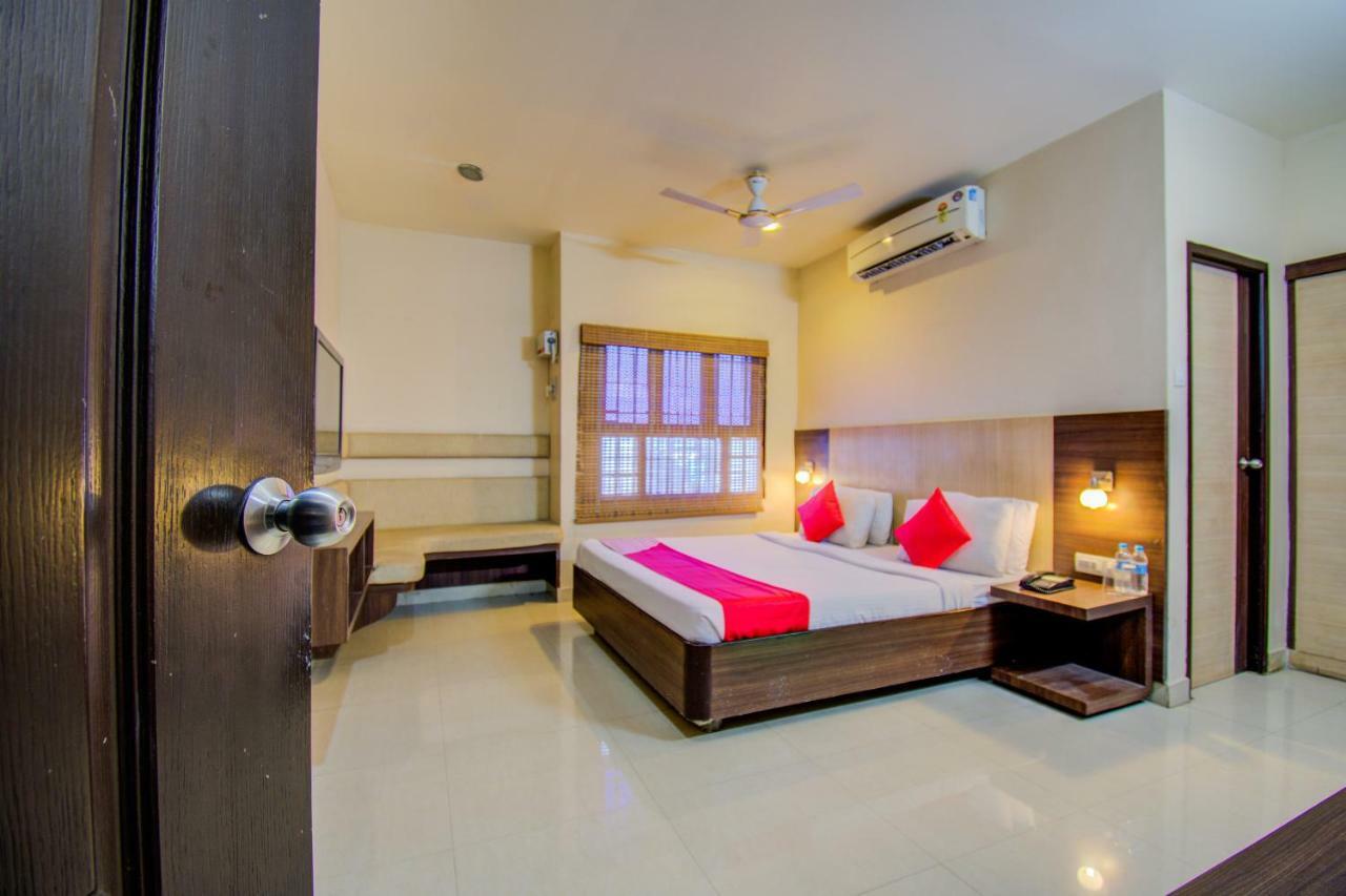 Sivamurugan Hotels Кумбаконам Экстерьер фото