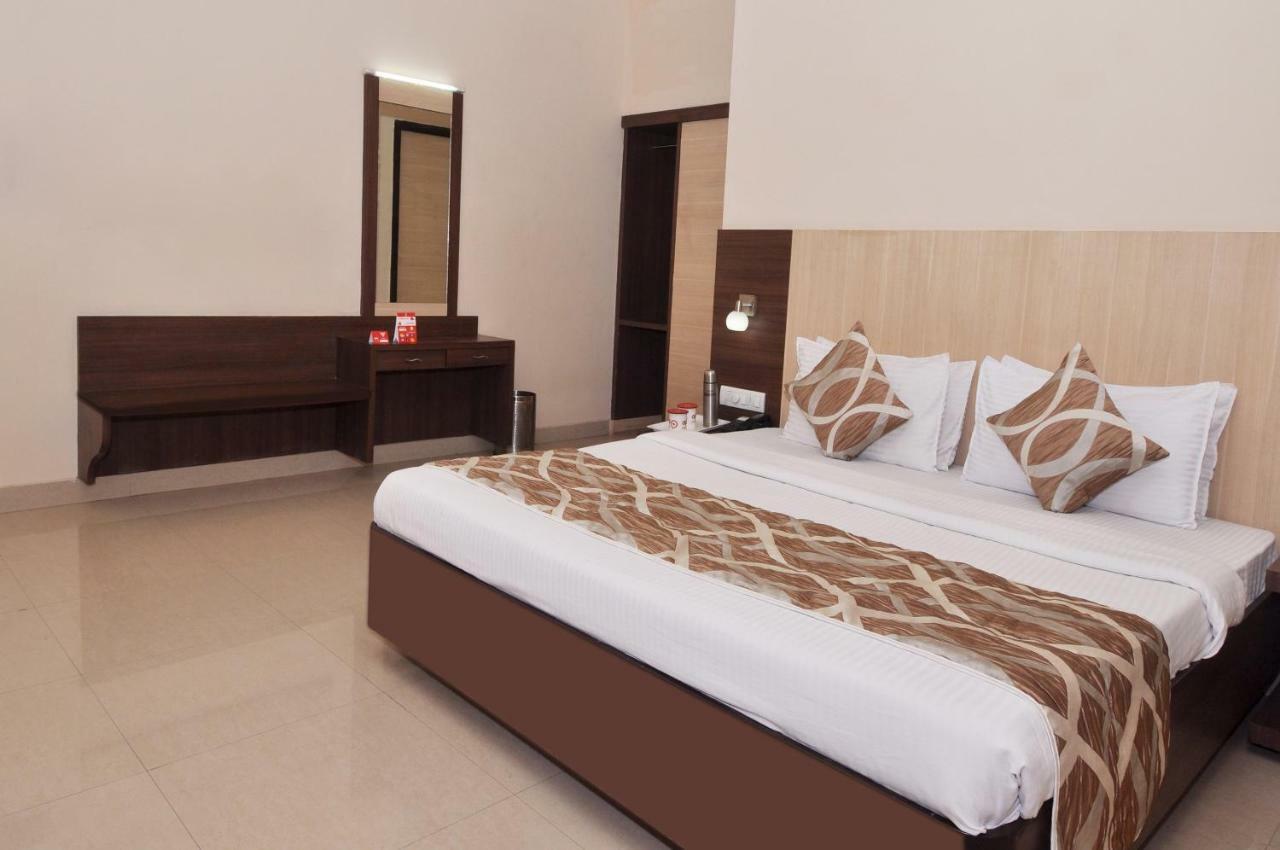 Sivamurugan Hotels Кумбаконам Экстерьер фото