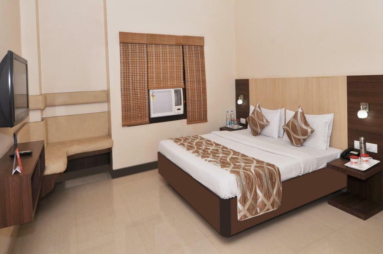 Sivamurugan Hotels Кумбаконам Экстерьер фото