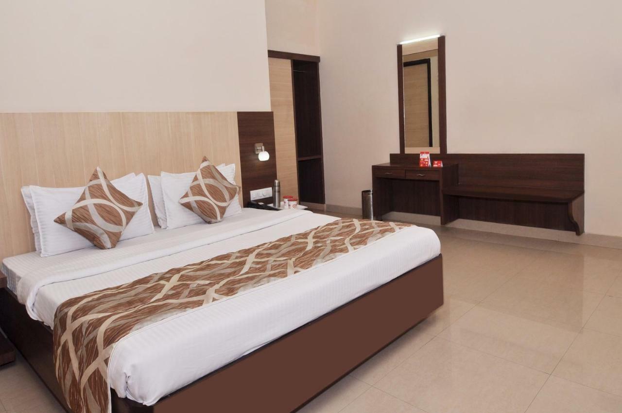 Sivamurugan Hotels Кумбаконам Экстерьер фото
