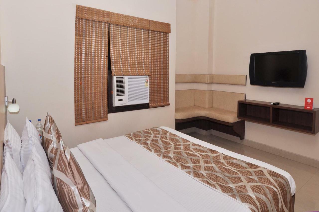 Sivamurugan Hotels Кумбаконам Экстерьер фото
