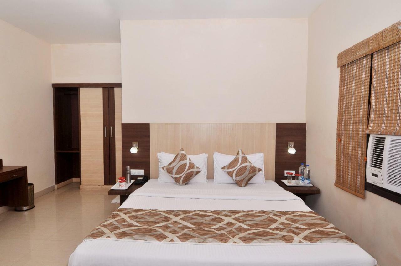 Sivamurugan Hotels Кумбаконам Экстерьер фото