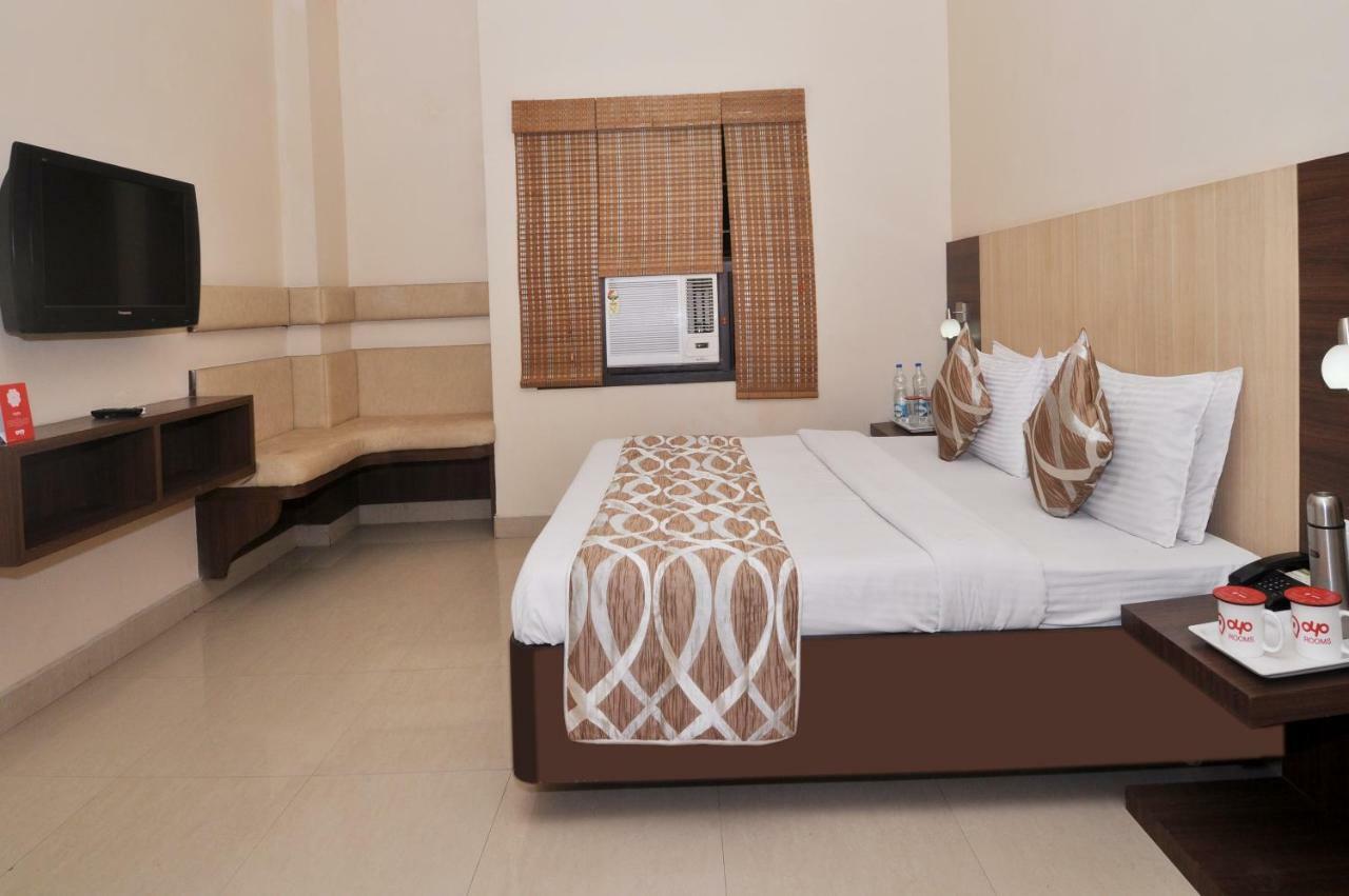 Sivamurugan Hotels Кумбаконам Экстерьер фото